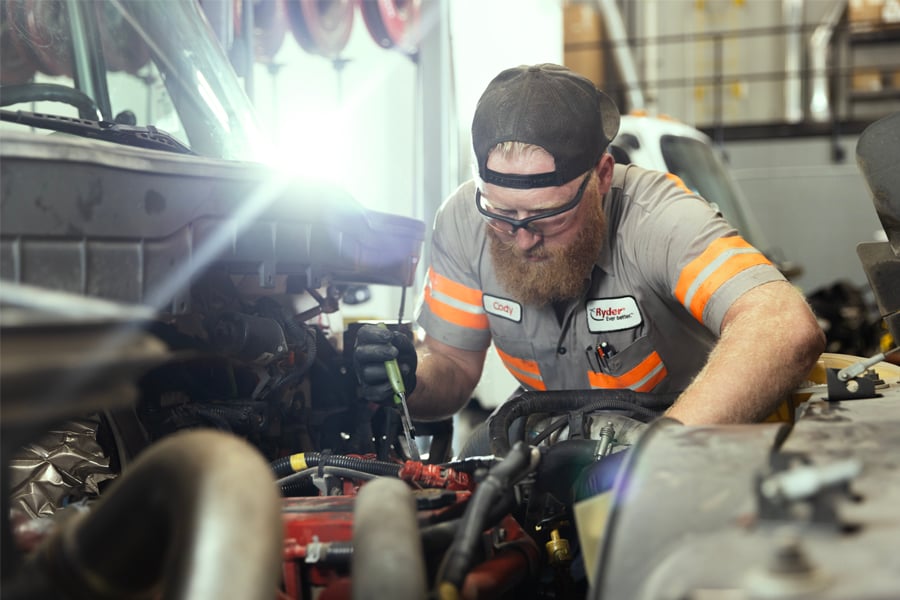 Ryder mechanic working on a truck